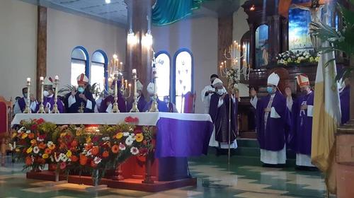 Anuncian que iglesias de El Salvador reabrir&aacute;n