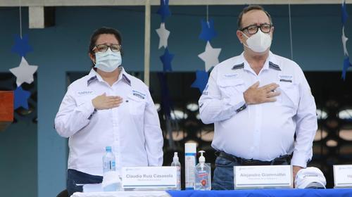 Giammattei: "Me gustaría saber qué médicos siguen sin salario"