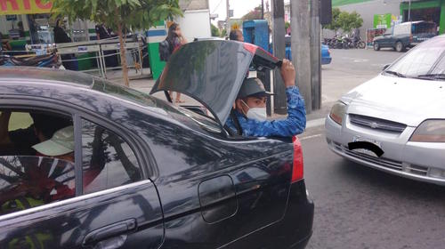 Taxi pirata de Mixco llevaba pasajeros hasta en el baúl