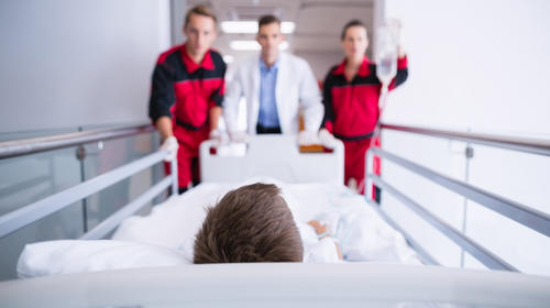 Ni&ntilde;o es obligado por sus padres a ingerir di&oacute;xico de cloro