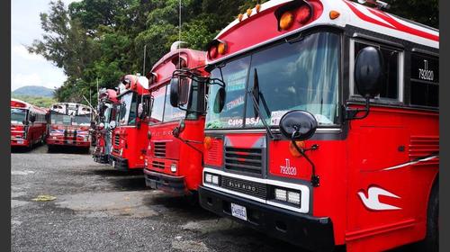 Suspenden caravana de buses rojos y Transurbano 