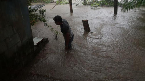 Lluvias desbordan r&iacute;os y provocan inundaci&oacute;n en Suchitep&eacute;quez 