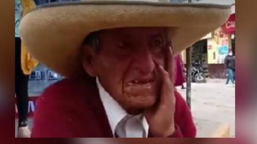 Per&uacute;: Abuelo llora porque sus hijos le exigen herencia en vida