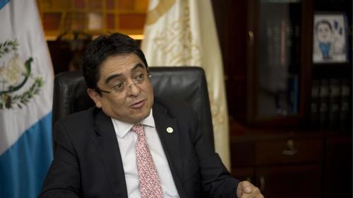 PDH rechaza intención de sacar a médicos cubanos de Guatemala