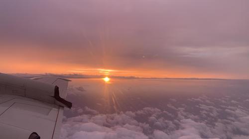 Avión vuela hasta el centro del ojo del huracán Laura