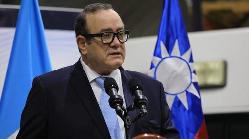 Giammattei: "Vemos cómo la curva baja, gracias a los ciudadanos"