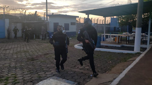 Motín en "El Infiernito" por traslado de "La Rueda" del Barrio 18