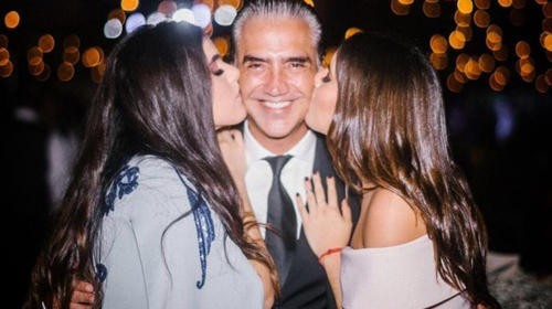Alejandro Fernández canta villancicos junto a sus hijas 