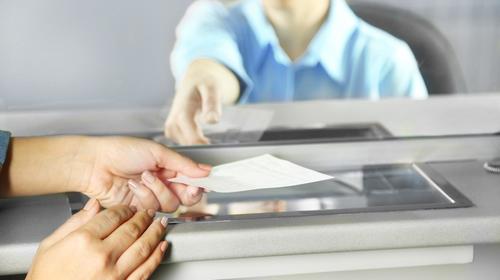 Fitch retira "observación negativa" a cinco bancos de Guatemala