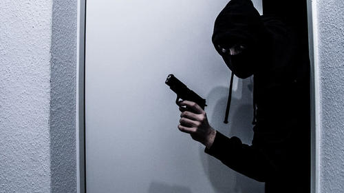 Policía frustra robo mientras come un helado con su hijo