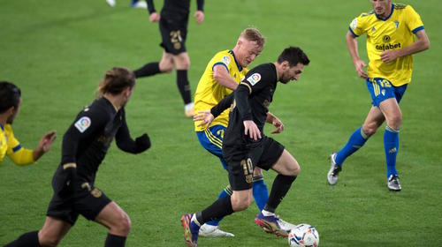 El Barcelona pierde ante el Cádiz por tremendo error de Lenglet