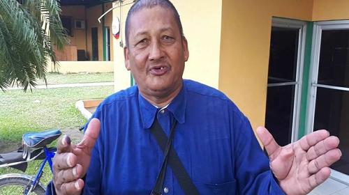 "Apóstol" Santiago Zúñiga recibe ofrendas tras muerte de su hijo