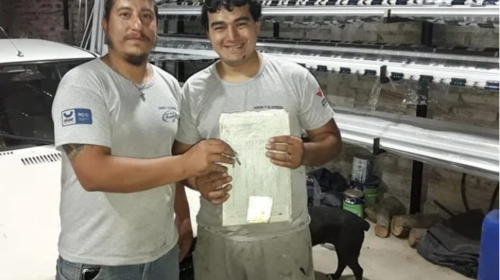 Le regala un carro a su empleado y su gesto se hace viral