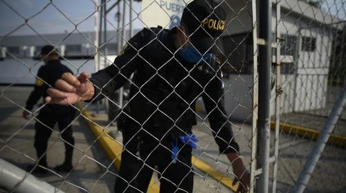 Juez envía a prisión a dos agentes de la PNC por recibir soborno