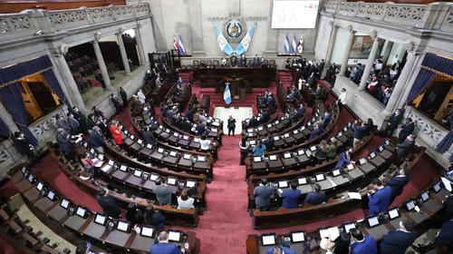 Gobierno insiste en aprobar dos préstamos que fueron archivados