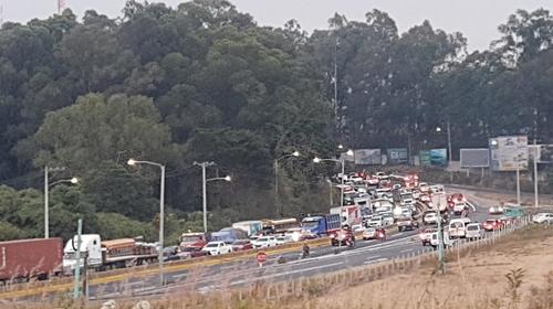 La maniobra de camiones que paraliz&oacute; el tr&aacute;fico al Pac&iacute;fico