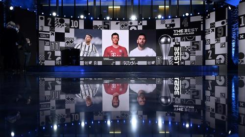 La reacci&oacute;n de Cristiano Ronaldo tras el triunfo de Lewandowski