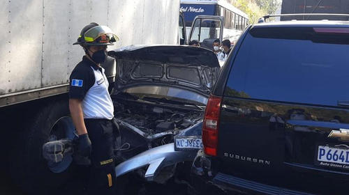 Siete veh&iacute;culos involucrados en choque en la Villalobos