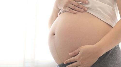 Capturan a un hombre cuando pateaba a una mujer embarazada