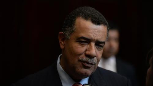 Presentan amparo en contra de exrector Estuardo Gálvez 