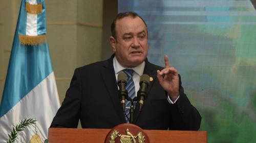 Giammattei presentará iniciativa para comprar vacunas