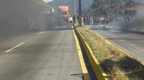 Bloqueo en ruta al Pacífico y provoca 5 kilómetros de atasco