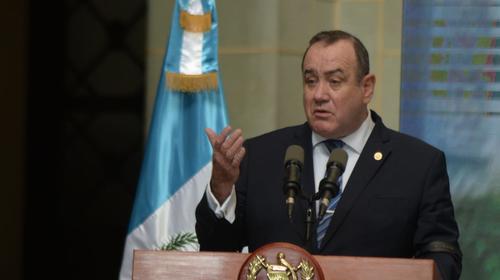 Giammattei justifica por qué no aumentó el salario mínimo