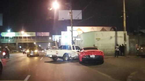 Difunden video del Ferrari antes de accidentarse en la Roosevelt