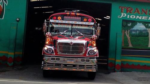 Denuncian a camioneta que va contra la vía en ruta al Pacífico