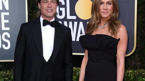 Jennifer y Brad dan el momento m&aacute;s rom&aacute;ntico de los Globos 2020