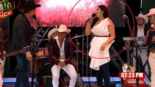 Presentadora de TV sufre jocosa ca&iacute;da en vivo 