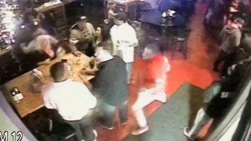 Hombre mata de un brutal pu&ntilde;etazo a cliente en un bar