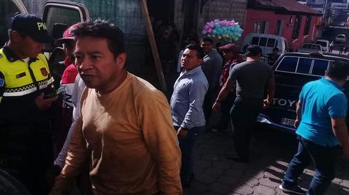 Cami&oacute;n se queda sin frenos y arrolla a dos hermanas en Sumpango