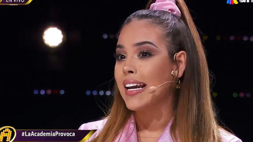Danna Paola se enoja y "huye" de la prensa en pleno aeropuerto