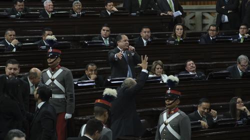 UNE anuncia que expulsará a diputados que los traicionaron