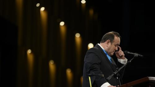 Las imágenes de un niño desnutrido que incomodan a Giammattei