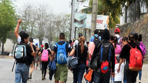 Nueva caravana de migrantes hondure&ntilde;os ingresa a Guatemala