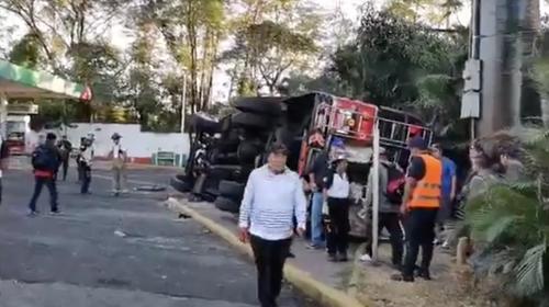 Trágico accidente en el peaje de Palín deja 3 muertos 