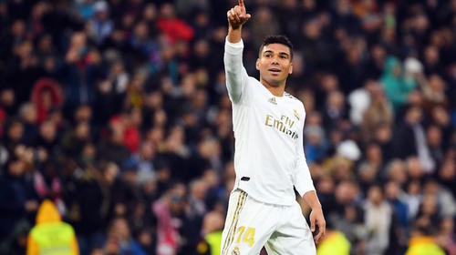 Casemiro se viste de héroe y el Madrid se aleja del Barcelona