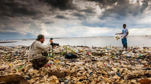 Ambientalistas recolectan firmas para pedir ley contra pl&aacute;sticos