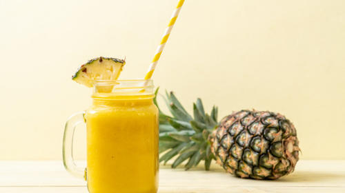 El licuado de piña que acelera tu metabolismo mientras duermes
