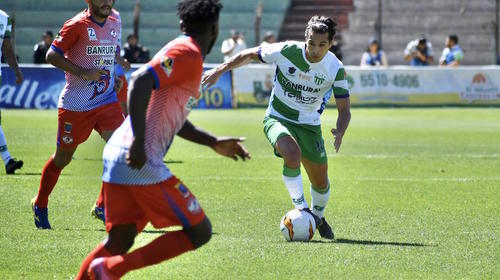 Carlos Kamiani festeja y le da el triunfo a Iztapa sobre Antigua 