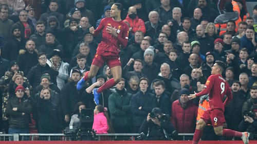 Un Liverpool imparable vence al Manchester en el Clásico inglés