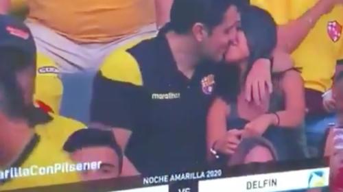 &ldquo;Kiss cam&rdquo; delata a infiel en pleno partido de f&uacute;tbol