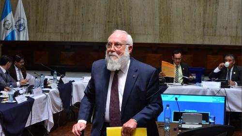 Acisclo padre defiende a su hijo, el exministro de Econom&iacute;a