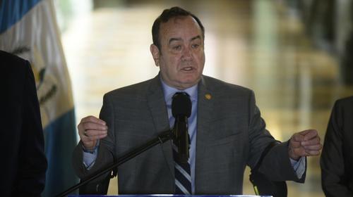 Giammattei propone ley para poder disparar en defensa propia