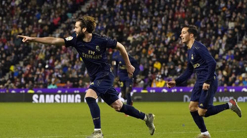 El Real Madrid gana con lo mínimo y es líder solitario de La Liga