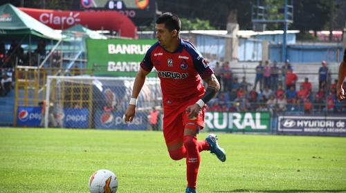 Alejandro Díaz busca a niña para regalarle su camisola