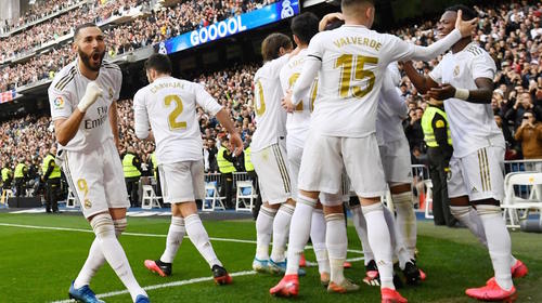 Tremendo gol de asociación le da el triunfo al Madrid en el derbi