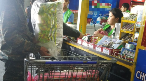 Las compras de golosinas para los soldados del Ej&eacute;rcito